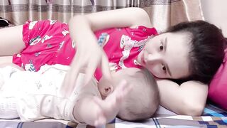 BREASTFEEDING MOM AND BABY DIALY PART 8