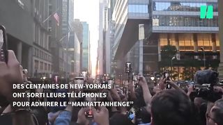 À Manhattan, le soleil s'aligne entre les gratte-ciel et forme un spectacle unique