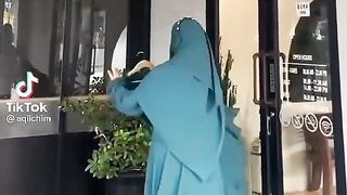 Beautiful muslim women Abaya designe