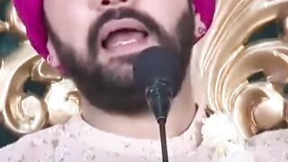 Mata aati hain mere pas balak bhajan nahi karta
