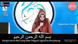 Merdu,bikin erinding suaranya