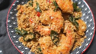 Singapore Cereal Prawns  _ super easy buttery, crispy prawns