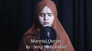 Ustadzah mengaji