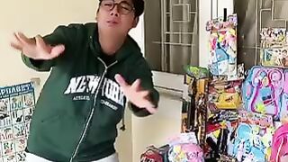 Minta beliin mainan