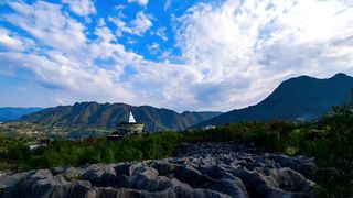 I discovered a place in Yibin that rivals an exotic alien planet. If you have the time, you must go and experience the breathtaking wonders of nature.