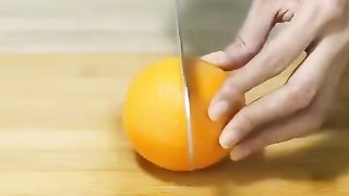 Manual plastic fruit press juicer