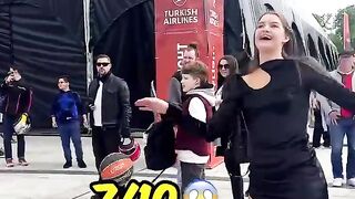 Rating strangers shots ???? (craziest dunk Ever￼!