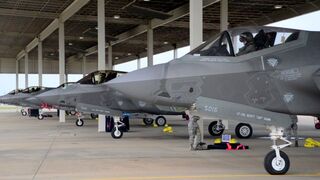 F35 Taxi