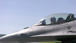 F-16 taxi