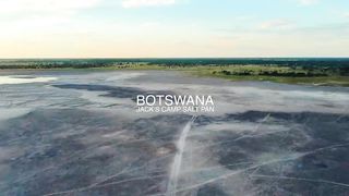 Berlin MELODIC TECHNO in the middle of AFRICAN DESERT - LIVE LOOPING with Roland Juno 106