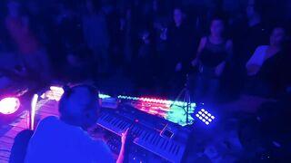 Dance Club Going Crazy: Berlin Melodic Techno with Roland Juno 106 Pure Live Looping Creation