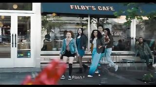 The Flash - Bande-annonce finale (VOST) - Ezra Miller, Michael Keaton