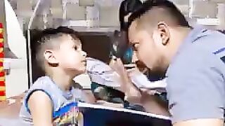Maan Ki Zabaan Beachara Sekha Raha Thaa