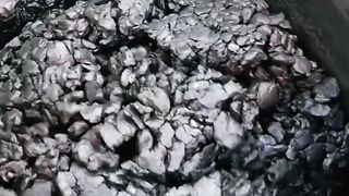 Voici comment sont fabriqués les crayons à l'usine Faber-Castell.
