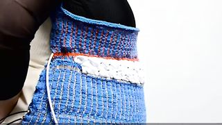 Cette fibre robotique développée par des chercheurs du MIT peut se plier et se tordre pour répondre aux mouvements du porteur.