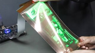 L'affichage extensible de LG peut être prolongé, plié et tordu sans distorsion ni endommagé.