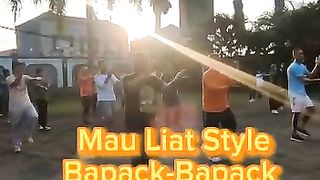 Bapak bapak lagi senam