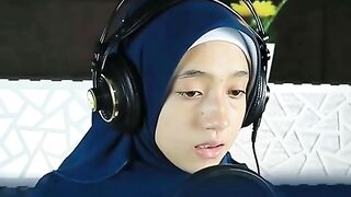 Thebees. Alquran lembut pisan