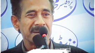 Rana saeed Doshi reciting his poetry
