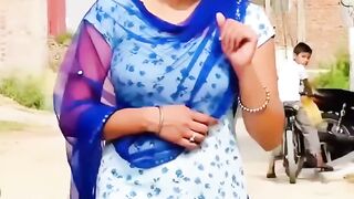Bechare Udhaar Day Kar Mushkil mean Phass Gaiy