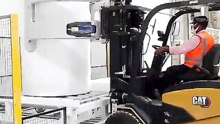 Professional Forklift Operation is Doing An Excellent Job in the Warehouse