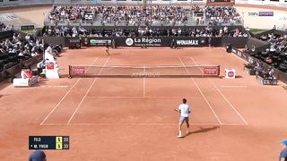 ???? Fou de rage, Michael Ymer fracasse sa raquette sur la chaise de l’arbitre, et se fait disqualifier