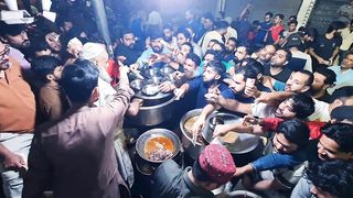 People Are Advance Wait - 3 am - For Nasir Bong Paye | Lahor's No1 Paye Nashta | Unbelievable Taste!