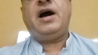 نوید صادق : آئنہ توڑ کر خیال آیا