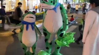 Frog is funny moments video clips just for enjoyment