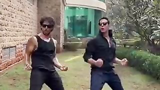 Main Khiladi Tu Anari