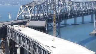 Happy Travel : Jembatan langkah, unik dan canggih