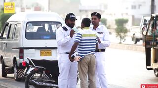 Muneeb Ali and Raheel Bhatti performing Fake Traffic Police Prank. What do you think about them ??