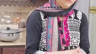 Maan Too Bahut Taiz Haiy Laki Bhe Kum Nain