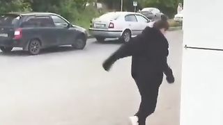 WOMEN NO GIRL