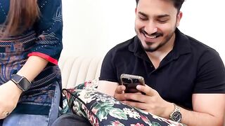 Bivi Say Mobail Chupaya Pher Bhee