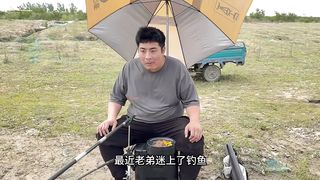 自制水陆两栖钓鱼房车