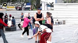 Prank cium tangan