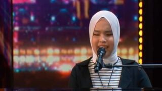Golden Buzzer- Putri Ariani receives the GOLDEN BUZZER from Simon Cowell - Auditions - AGT 2023 2