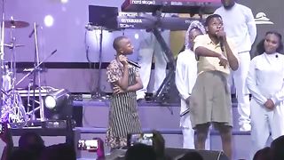 Emanuella on stage