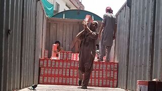 Hard life of labour #respect@pakistanisairsapatee