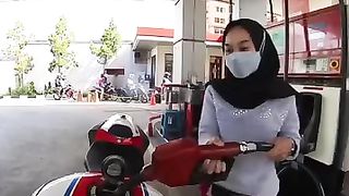 Reaksi_kocak_Teteh_pom_bensin_ke_anak_moge_