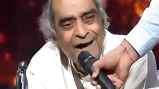 HINDI SONG: ZINDI AUR KOCH BHI NHI AIK PIYAR KA NAGMA HAY.