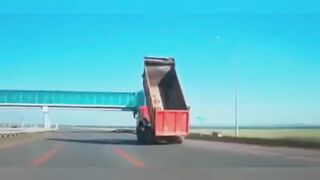 IDIOT TRUCK DRIVERS, CRAZY TRUCK DRIVING FAILS 2023