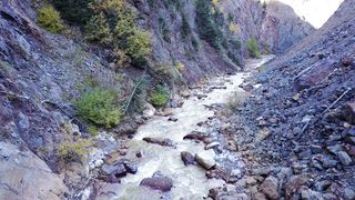 mountain valley floting water nature 4k