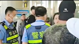 Messi di tahan pihak imigran bandara di china