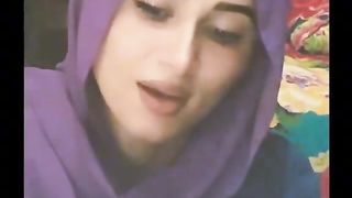 کرنی نہیں آتی تمہیں پر محبت بھی کرتے ہو پانا بھی نہیں چاہتے اور کھونے سے بھی ڈرتے ہو