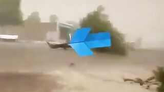 In pakistan windows to much fast..*_بنوں کی تاريخ ميں کل شام آنے والا شديد طوفگئے ہیں_*