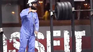 Anatoly_cleaner_impressive_squats_|_Anatoly_gym_prank(720p).