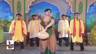 HINA SHAHEEN DESI GIRL MUJRA GALI DE VICH CHAN CHARHYA PAKISTANI MUJRA DANCE NASEEBO LAL