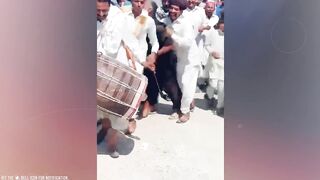 20 Funny Moments Of Pakistani People